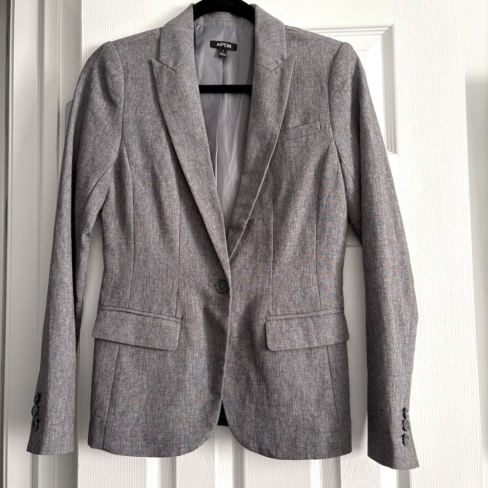 Apt 9 Business Casual Blazer. Women’s size 2. Heather Gray
